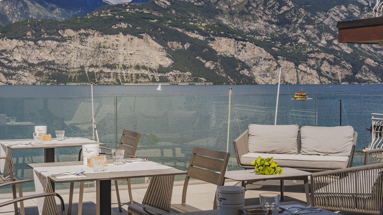 Frühstück mit Gardasee Blick